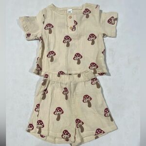 SHEIN Beige Kids' Mushroom Shorts Set